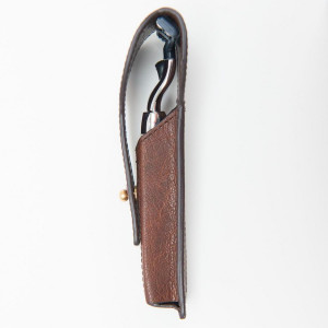 Bainha e lâmina de barbear Razor and Handcrafted Leather Case do Captain Fawcett
